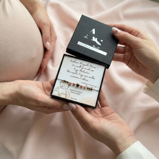 bransoletka dla przyszłej mamy w pudelku z dedykacją