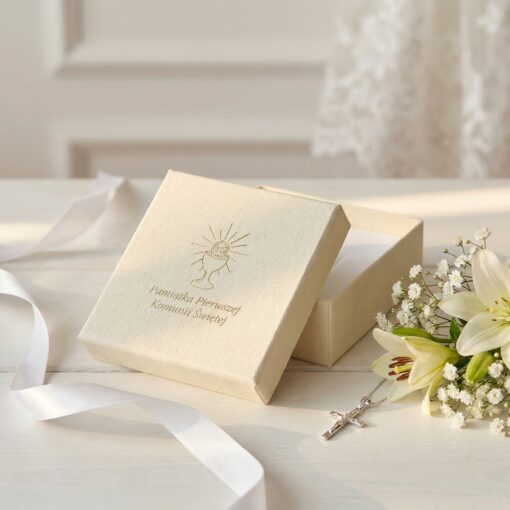 Pudełko z napisem I Komunia Święta