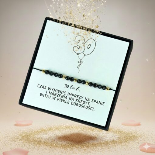Śmieszny prezent na 30 urodziny bransoletka z czarnym turmalinem i napisem o dorosłości